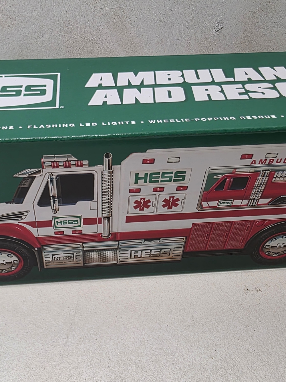 2020 Hess Ambulance & Rescue Truck Toy w/ Original Box Instructions